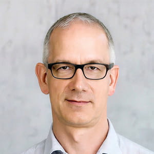 Portraitbild von Prof. Simon Wieser